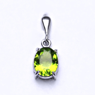 Zlatý přívěsek, přírodní olivín 10x8 mm , bílé zlato P 1242/22