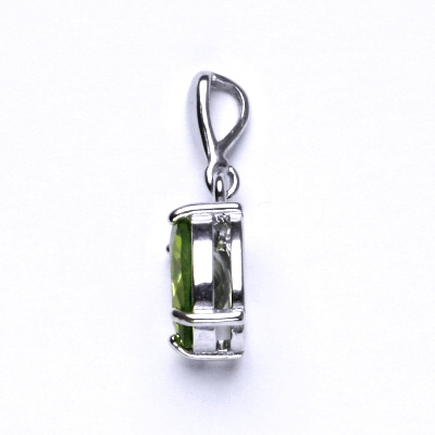 Zlatý přívěsek, přírodní olivín 10x8 mm , bílé zlato P 1242/22
