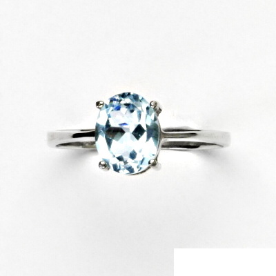 Zlatý prsten, bílé i žluté zlato, přírodní topaz sky 9x7 mm - T 1244