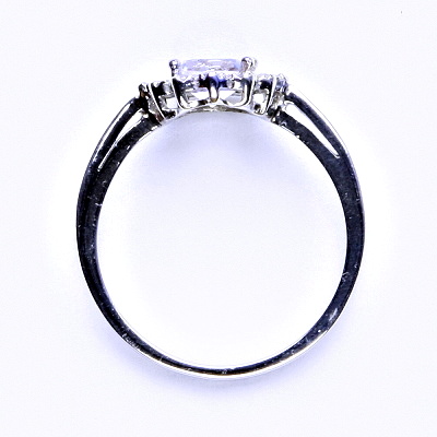 Zlatý prsten, bílé zlato, přírodní křišťál, čiré zirkony, T 1495