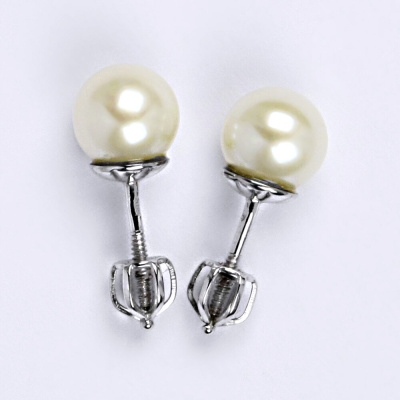 Náušnice z bílého zlata s bílou kulatou přírodní perlou, NŠ 1183